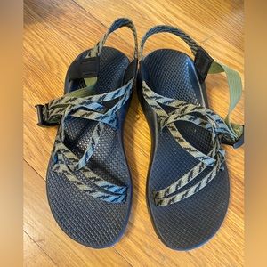 Women’s Double Strap Chacos Size 9 Green